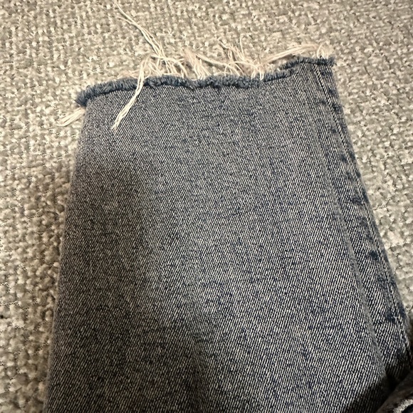 Levi’s Wedgie Crop Rough Cuff Jrans. Sz 30 - Picture 2 of 4